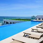 Prime 11 In Infinity Pool &