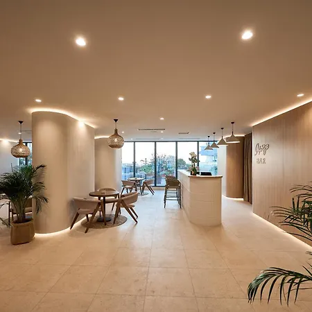 Prime 11 - Infinity Pool & *