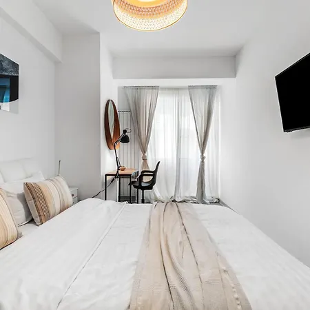 Prime 11 - Infinity Pool & Apartament *