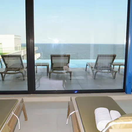 Prime 11 - Infinity Pool & Apartment Navodari