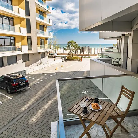 Prime 11 - Infinity Pool & Navodari