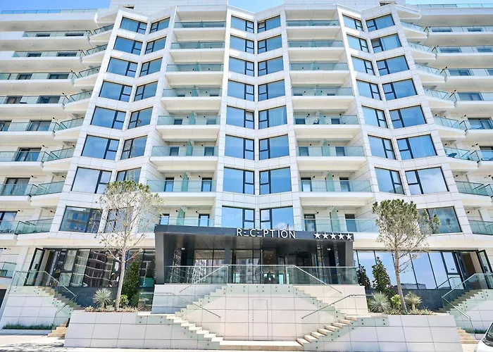 Prime 11 - Infinity Pool & * Năvodari