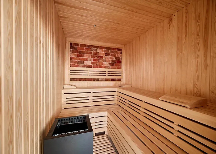 Prime 11 - Infinity Pool & *