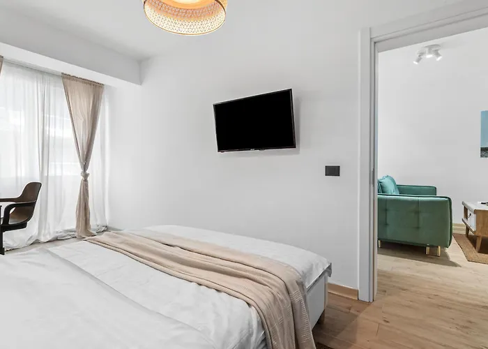 Prime 11 - Infinity Pool & *