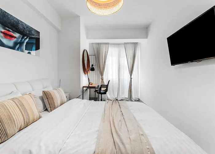 Prime 11 - Infinity Pool & Apartman *