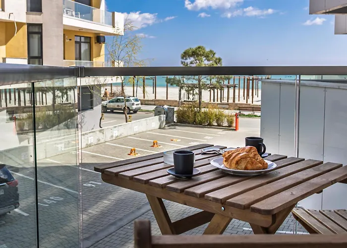 Prime 11 - Infinity Pool & Apartman *