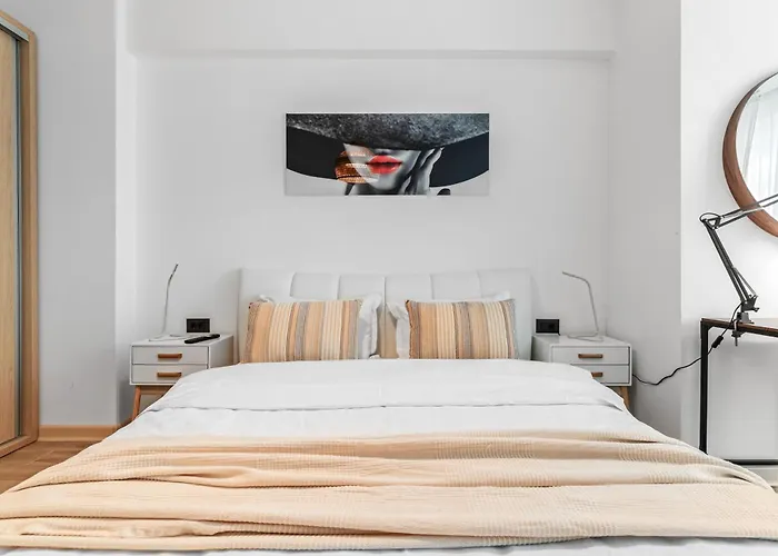 Prime 11 - Infinity Pool & *